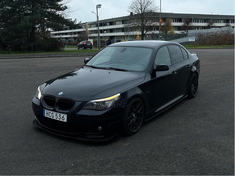 Svart Begagnad 2008 BMW 535 M Sport Sedan | 129 000 kr (Marknadspris) - Bild 1/4