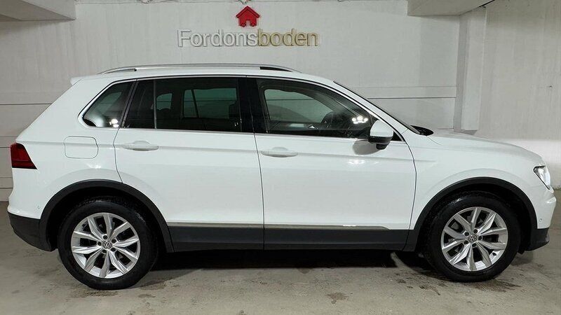 Vit Begagnad 2018 VW Tiguan Executive SUV | 194 800 kr (Bra pris) - Bild 1/4