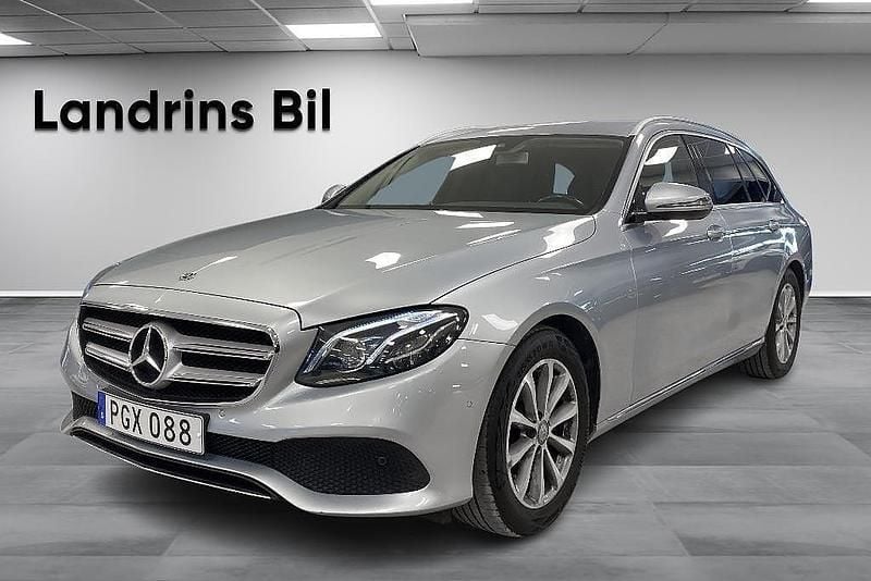 Silver Begagnad 2017 Mercedes E220 Kombi | 279 000 kr (Bra pris) - Bild 1/4