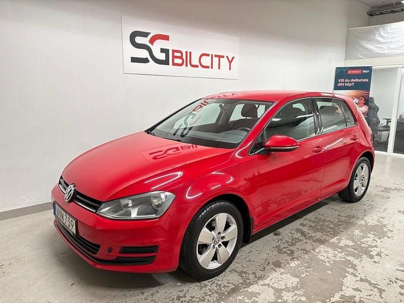Röd Begagnad 2014 VW Golf VII Halvkombi | 74 900 kr (Bra pris) - Bild 1/4