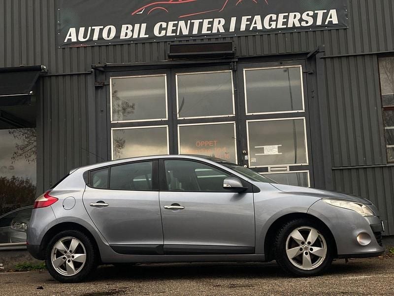 Grå Begagnad 2010 Renault Mégane III Halvkombi | 37 500 kr (Superpris) - Bild 1/4