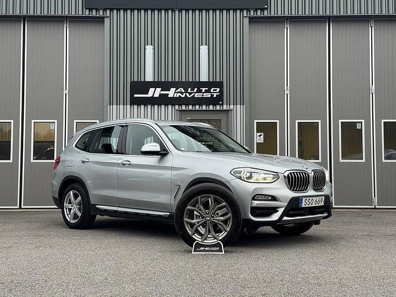 Silver Begagnad 2018 BMW X3 SUV | 314 900 kr (Marknadspris) - Bild 1/4
