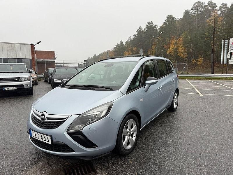 Grå Begagnad 2014 Opel Zafira Tourer Minibuss | 69 900 kr (Marknadspris) - Bild 1/4