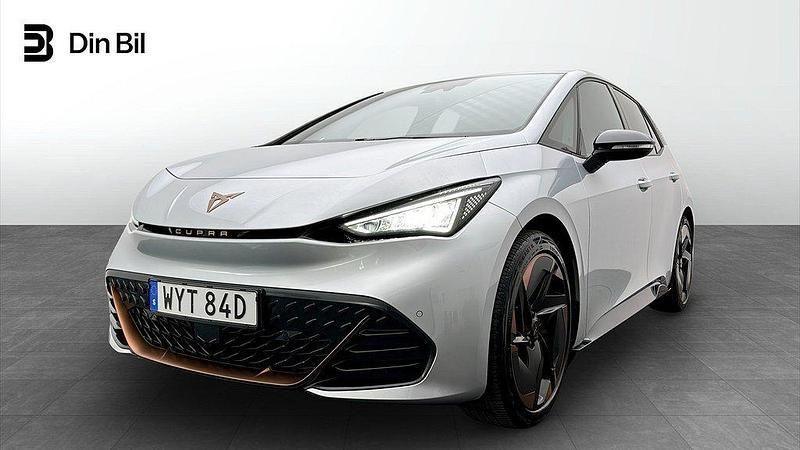 Silver (geyser silver metallic) Begagnad 2023 Cupra Born e-Boost Halvkombi | 279 900 kr (Bra pris) - Bild 1/4