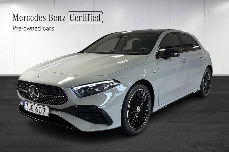 Grå (grey) Begagnad 2025 Mercedes A250 Advanced Halvkombi | 459 900 kr (Dyr) - Bild 1/4
