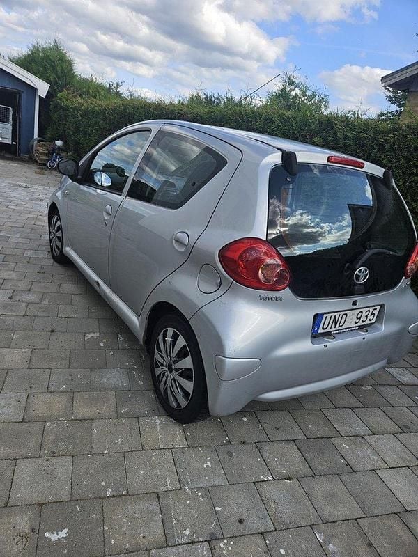 Silver Begagnad 2007 Toyota Aygo Halvkombi | 41 500 kr (Marknadspris) - Bild 1/3