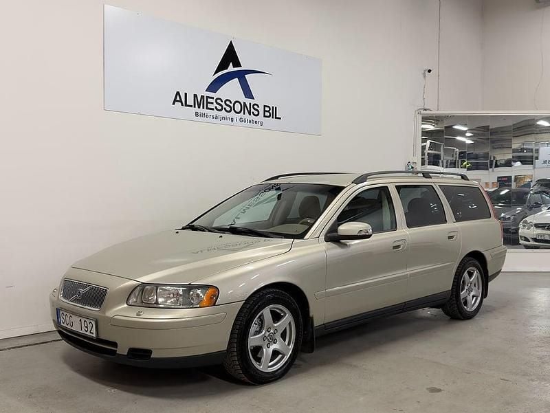 Begagnad Volvo V70 Kinetic 140 HK (102 kW) 2006 Grön Kombi