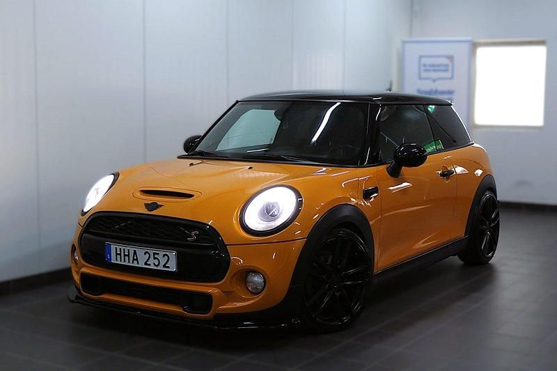 Orange Begagnad 2014 Mini Cooper S Halvkombi | 129 900 kr (Superpris) - Bild 1/4