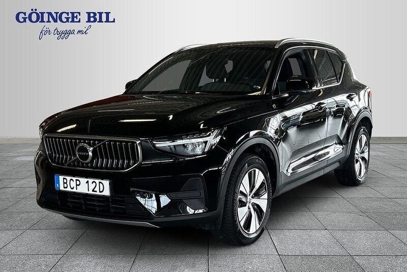 Svart Begagnad 2022 Volvo XC40 Core SUV | 359 000 kr (Bra pris) - Bild 1/3