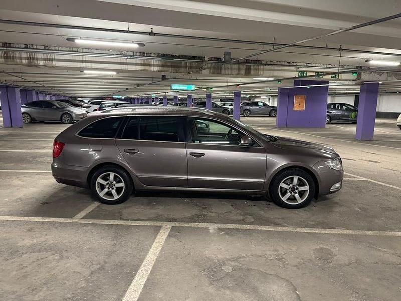 Begagnad Skoda Superb 200 HK (147 kW) 2012 Kombi