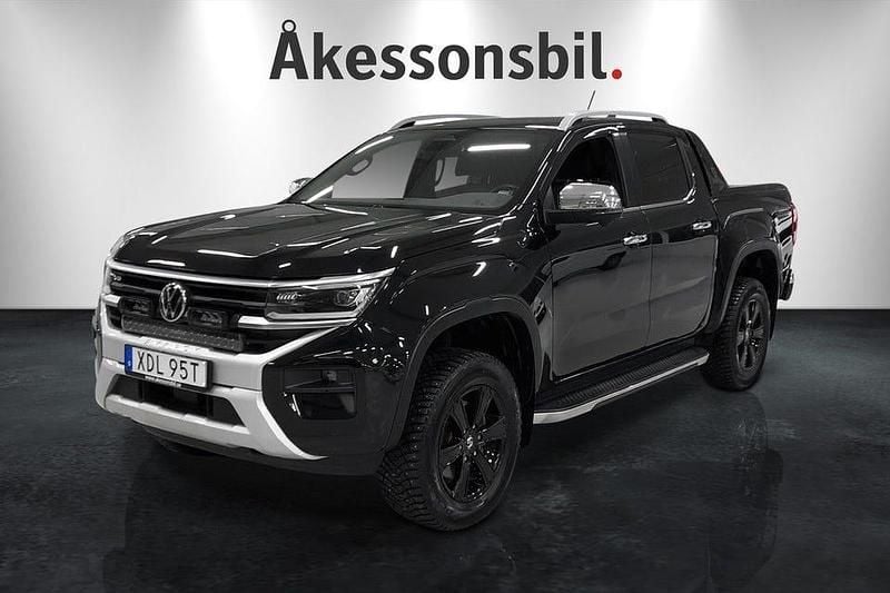 Svart Begagnad 2023 VW Amarok Aventura Pickup | 629 000 kr (Marknadspris) - Bild 1/4