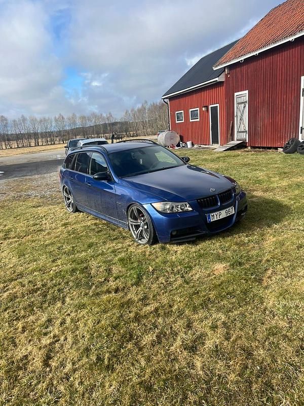 Begagnad BMW 320 163 HK (119 kW) 2007 Kombi