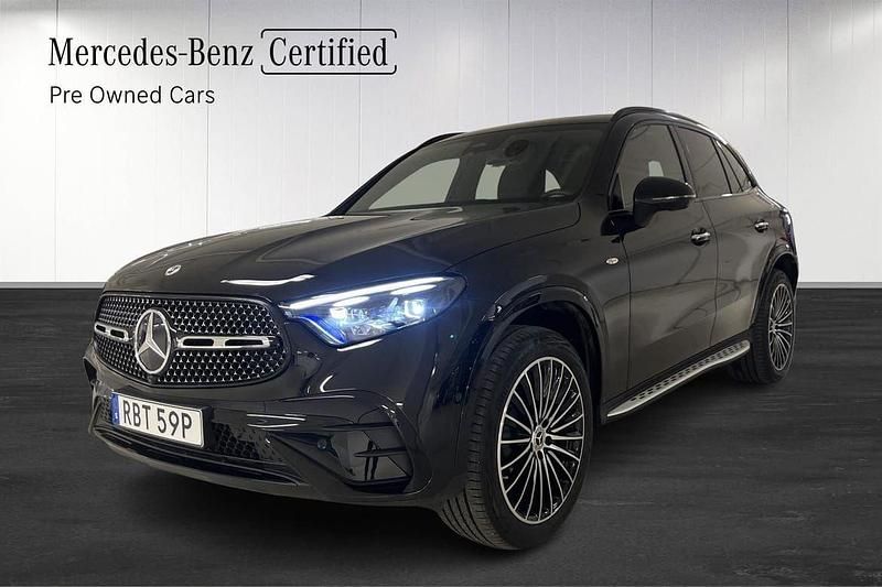 Svart Begagnad 2025 Mercedes GLC300e SUV | 759 900 kr (Lite dyr) - Bild 1/4