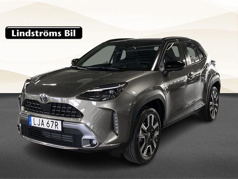 Grön Begagnad 2024 Toyota Yaris Hybrid Edition SUV | 389 000 kr - Bild 1/3