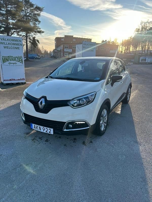 Beige/vit Begagnad 2014 Renault Captur SUV | 98 000 kr (Marknadspris) - Bild 1/4