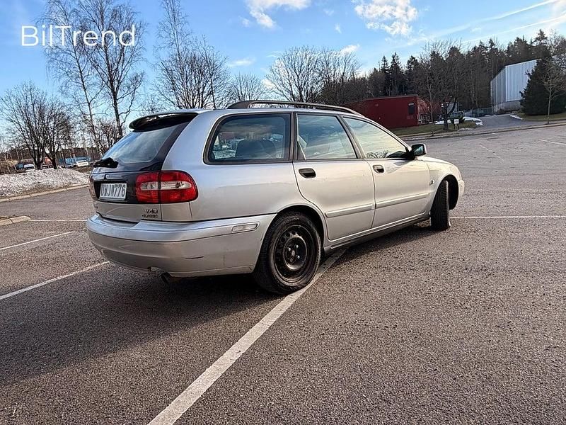 Begagnad Volvo V40 Standard 122 HK (89 kW) 2004 Grå Kombi