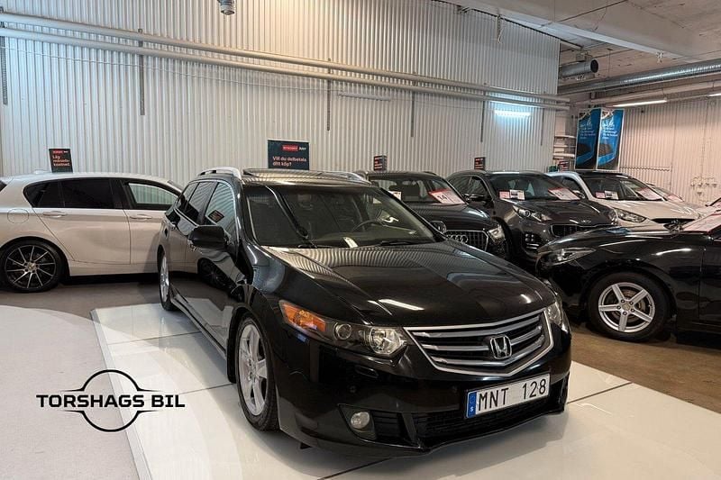 Svart Begagnad 2009 Honda Accord Executive Kombi | 59 900 kr (Bra pris) - Bild 1/3