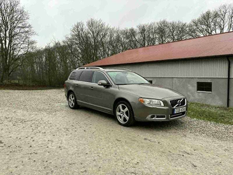 Begagnad 2010 Volvo V70 Kombi | 75 000 kr (Lite dyr) - Bild 1/4
