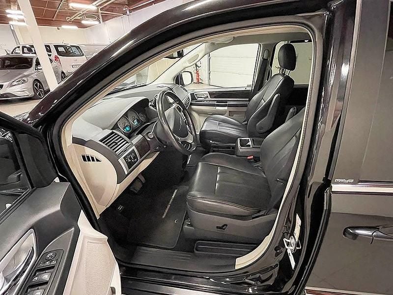 Begagnad Chrysler Grand Voyager 193 HK (141 kW) 2010 Svart Minibuss