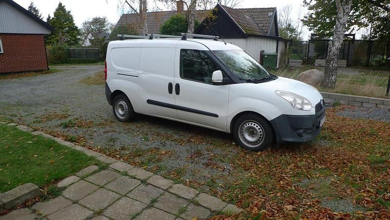 Vit Begagnad 2011 Fiat Doblò Minibuss | 35 000 kr - Bild 1/3