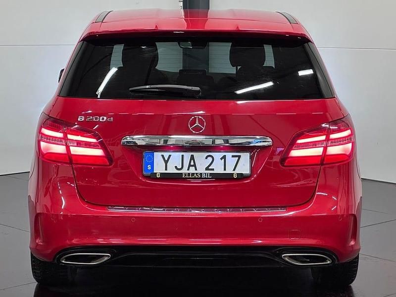 Begagnad Mercedes B200 AMG 136 HK (100 kW) 2016 Röd Minibuss