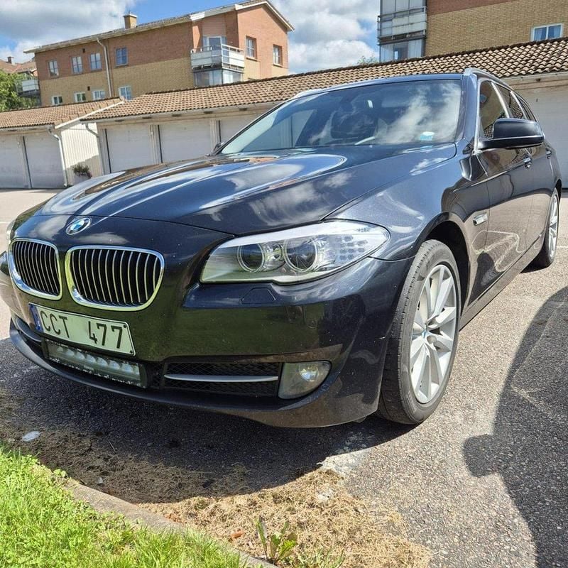 Svart Begagnad 2013 BMW 525 M Sport Kombi | 139 000 kr (Bra pris) - Bild 1/4