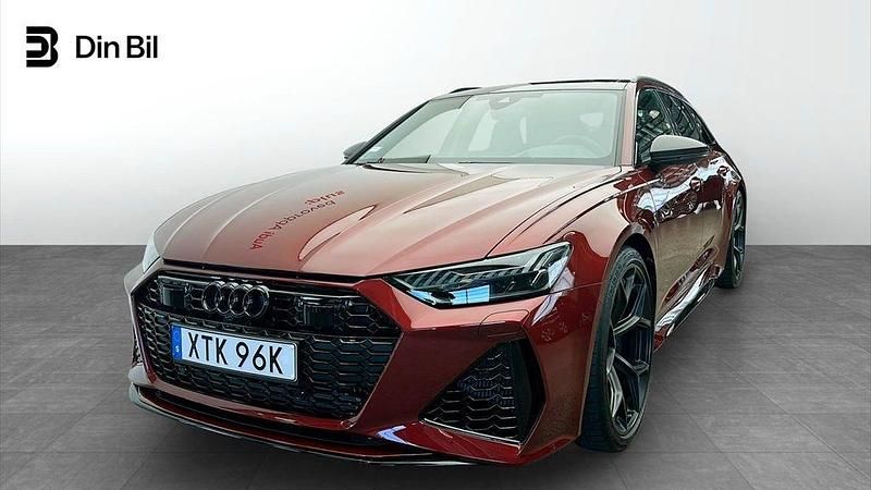 Grenadinröd metallic Begagnad 2024 Audi RS6 Performance Kombi | 1 399 000 kr (Dyr) - Bild 1/4