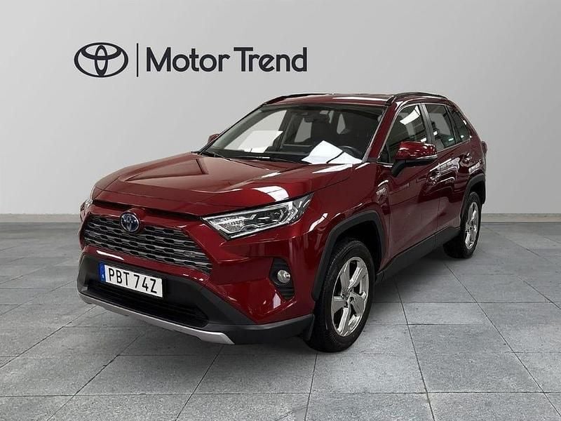 Röd Begagnad 2021 Toyota RAV4 Hybrid Executive SUV | 364 900 kr (Marknadspris) - Bild 1/3