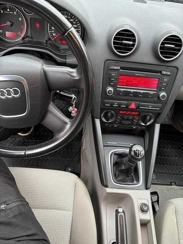 Blå Begagnad 2008 Audi A3 Sportback Attraction Halvkombi | 28 000 kr (Bra pris) - Bild 1/4