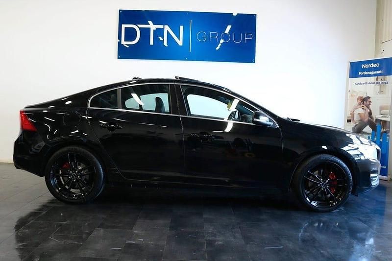 Svart Begagnad 2017 Volvo S60 Summum Sedan | 149 000 kr - Bild 1/4