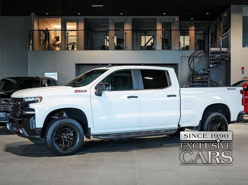 Vit Begagnad 2022 Chevrolet Silverado LT Van | 711 250 kr - Bild 1/4