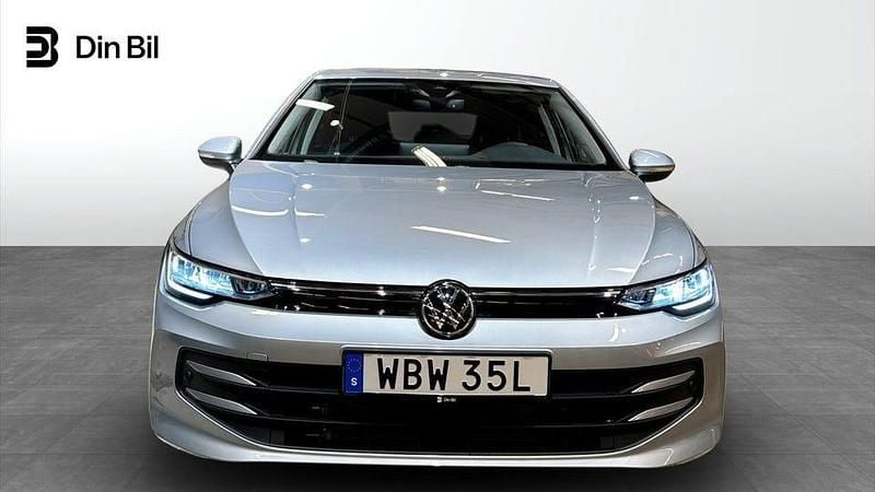 Begagnad VW Golf VIII Life 150 HK (110 kW) 2024 Silver Halvkombi