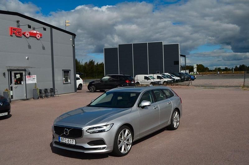 Silver Begagnad 2017 Volvo V90 Momentum Kombi | 179 900 kr (Marknadspris) - Bild 1/4