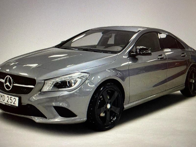Grå Begagnad 2014 Mercedes CLA200 Sportkupé | 170 000 kr (Bra pris) - Bild 1/4