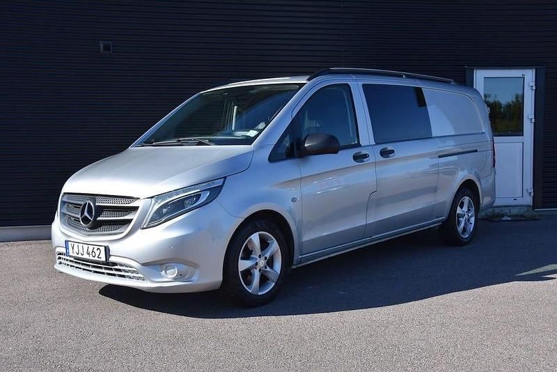 Silver Begagnad 2017 Mercedes Vito Minibuss | 209 900 kr (Dyr) - Bild 1/4