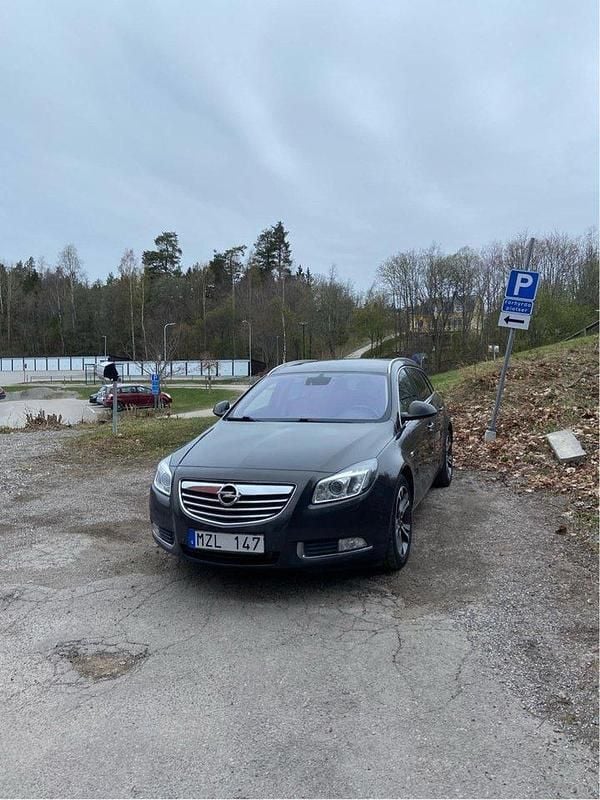 Grå Begagnad 2013 Opel Insignia Cosmo Kombi | 69 000 kr (Bra pris) - Bild 1/4