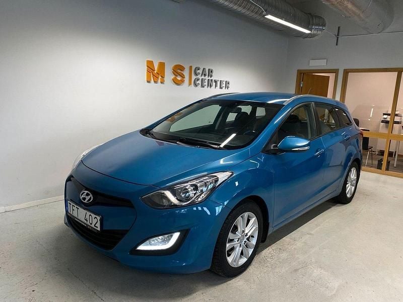 Ljusblå Begagnad 2013 Hyundai i30 Kombi | 97 900 kr (Lite dyr) - Bild 1/4