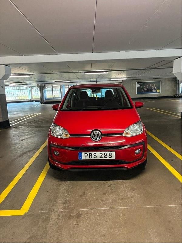 Röd Begagnad 2017 VW up! high up! Halvkombi | 37 000 kr (Dyr) - Bild 1/4