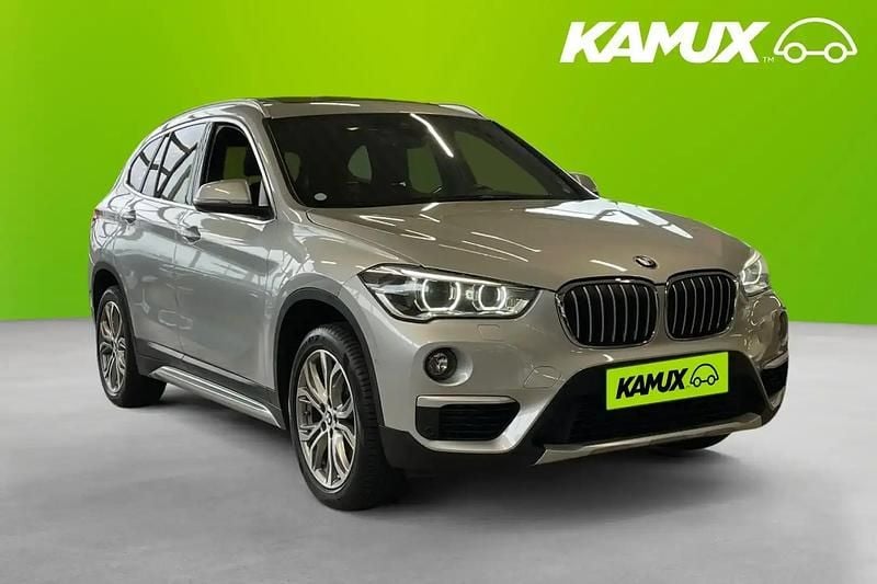 Silver/grå Begagnad 2019 BMW X1 xLine SUV | 249 800 kr (Marknadspris) - Bild 1/4