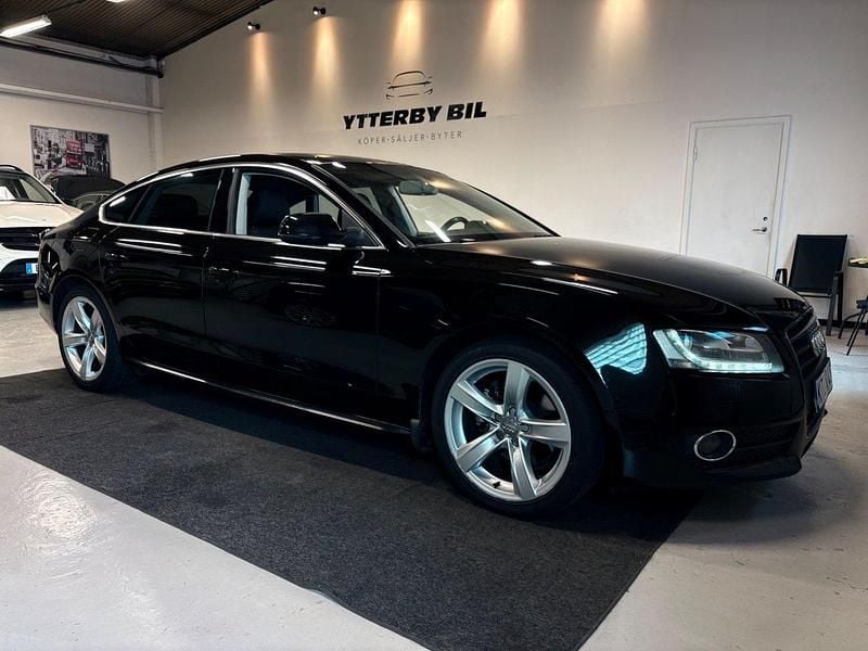 Svart Begagnad 2010 Audi A5 Sportback Comfort Halvkombi | 79 900 kr (Bra pris) - Bild 1/4