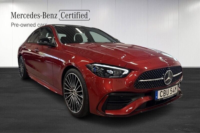 Svart Begagnad 2022 Mercedes C300 AMG Sedan | 485 000 kr - Bild 1/4