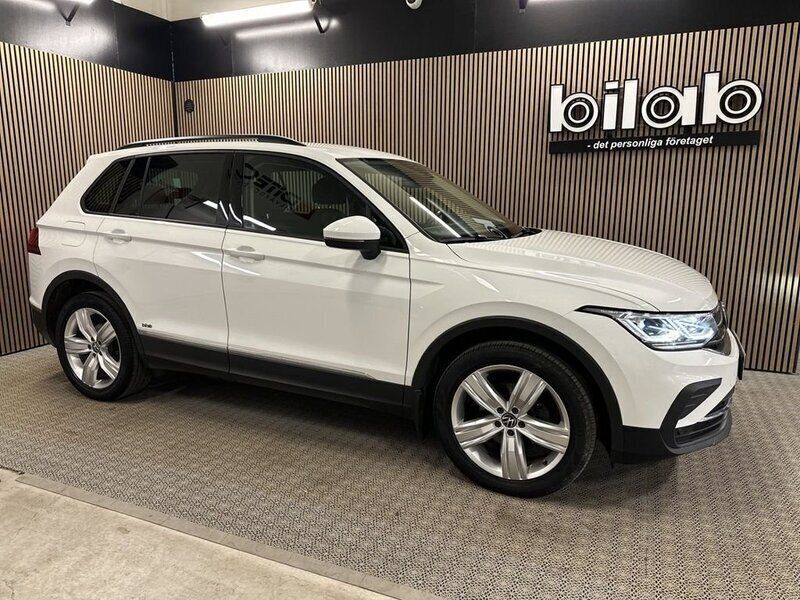 Vit Begagnad 2020 VW Tiguan SUV | 259 000 kr (Bra pris) - Bild 1/4