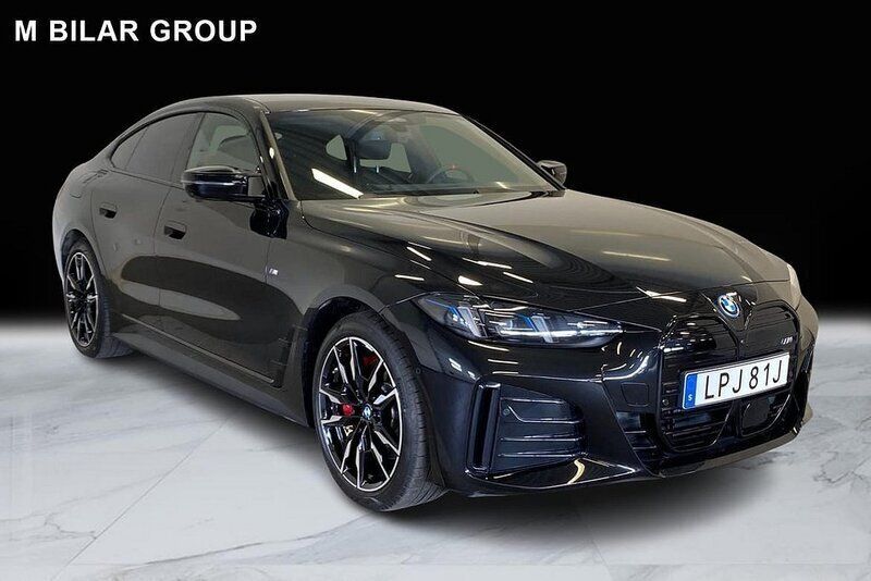 Svart Begagnad 2024 BMW i4 Comfort Edition Sedan | 749 000 kr (Dyr) - Bild 1/4