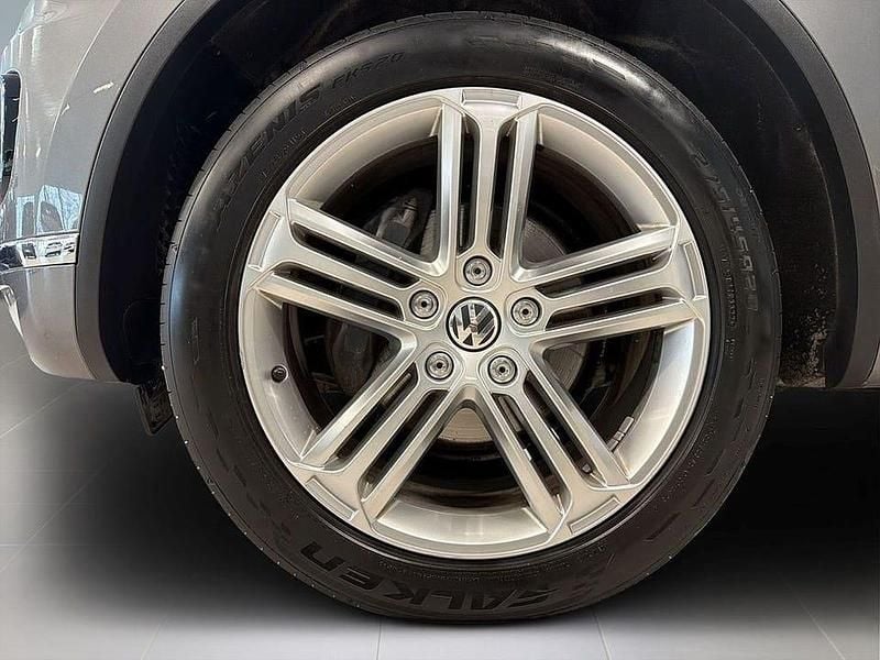 Begagnad VW Touareg R-line 204 HK (150 kW) 2017 Grå SUV