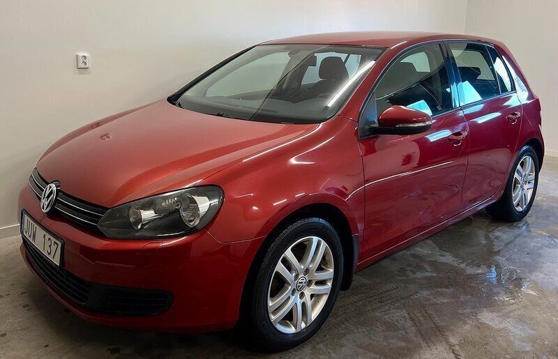 Röd Begagnad 2008 VW Golf VI Halvkombi | 69 900 kr (Marknadspris) - Bild 1/4
