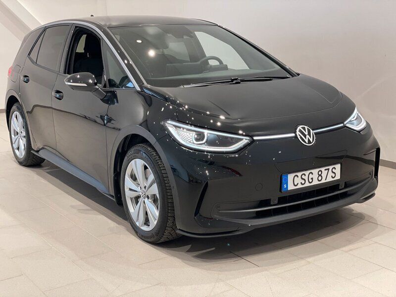 Svart Begagnad 2025 VW ID.3 Pro Halvkombi | 489 900 kr - Bild 1/4