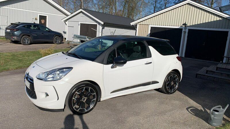 Vit Begagnad 2010 Citroën DS3 Halvkombi | 42 500 kr - Bild 1/4