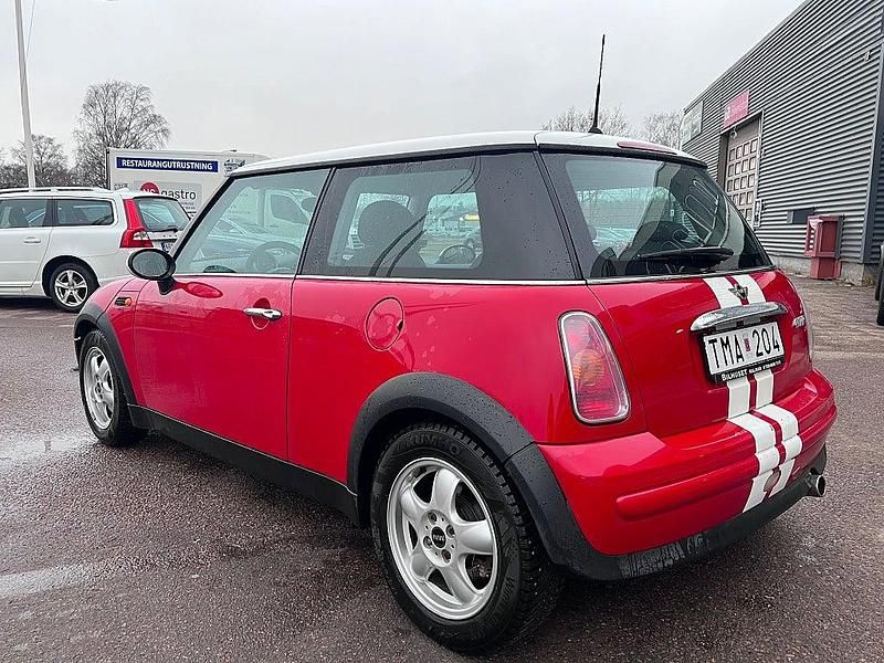 Begagnad Mini Cooper 116 HK (85 kW) 2002 Röd Halvkombi