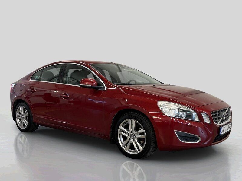 Röd Begagnad 2010 Volvo S60 Summum Sedan | 109 900 kr (Dyr) - Bild 1/4