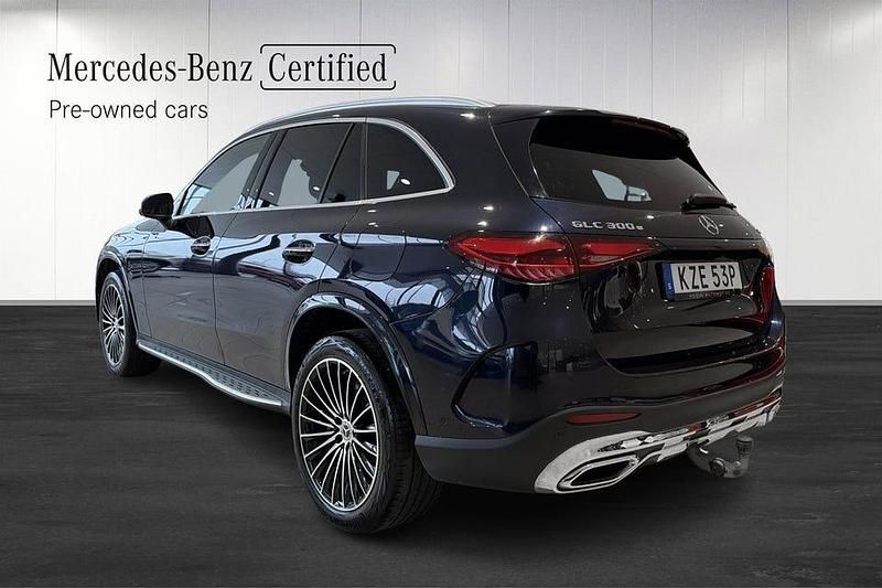 Begagnad Mercedes GLC300 Premium 313 HK (230 kW) 2023 Blå Sedan